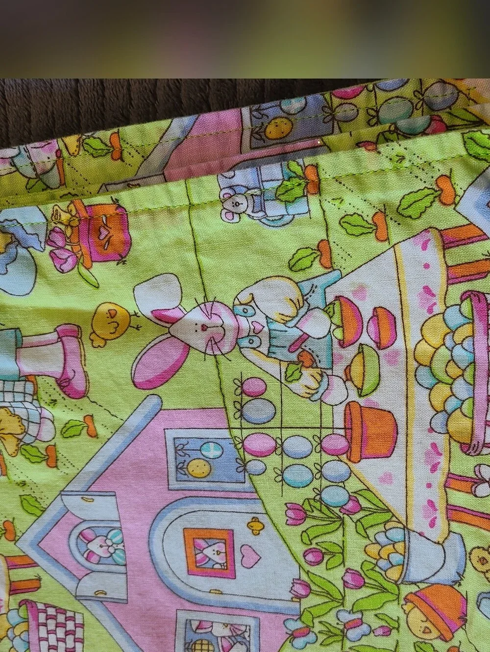 Set of 8 Easter holiday cloth napkins bright green w/bunny garden/house scene